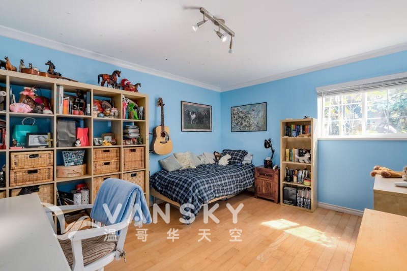 260731101135_downstair big bedroom.JPG